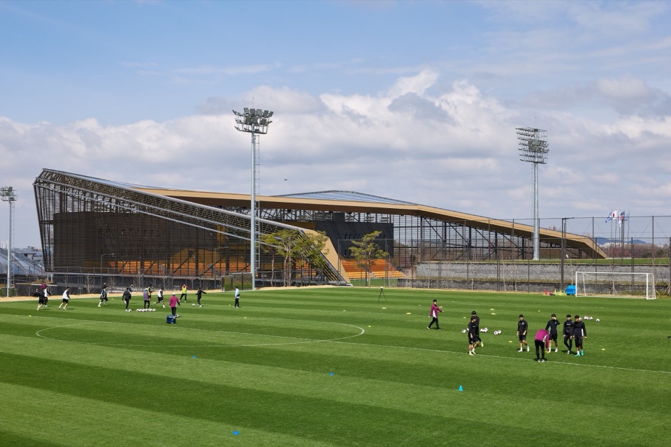 KOREAN FOOTBALL PARK by UNS