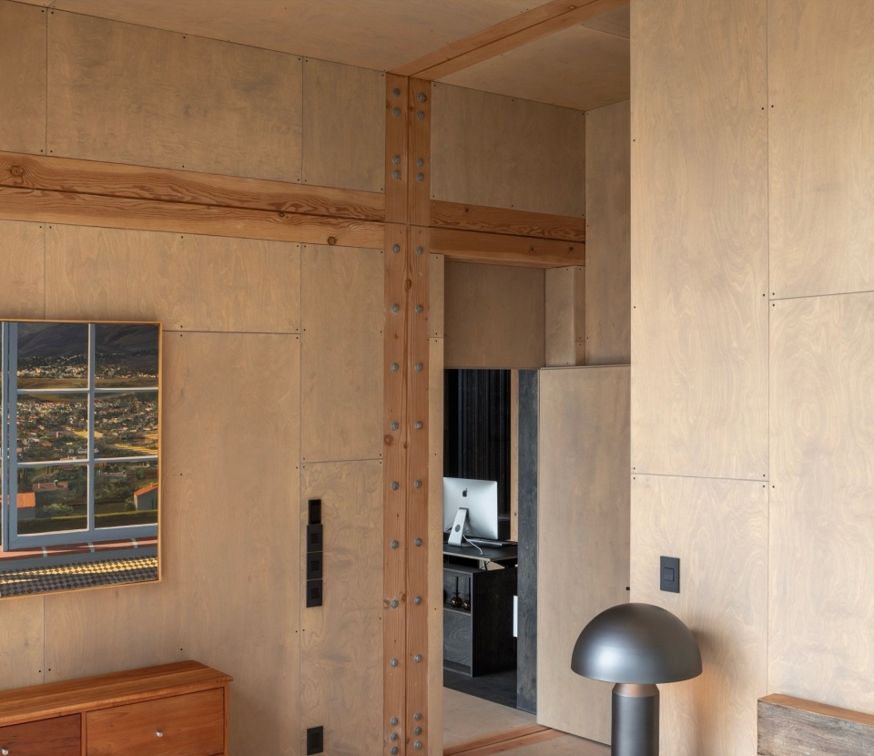 Discovery Bay House by Dekleva Gregoric Architects