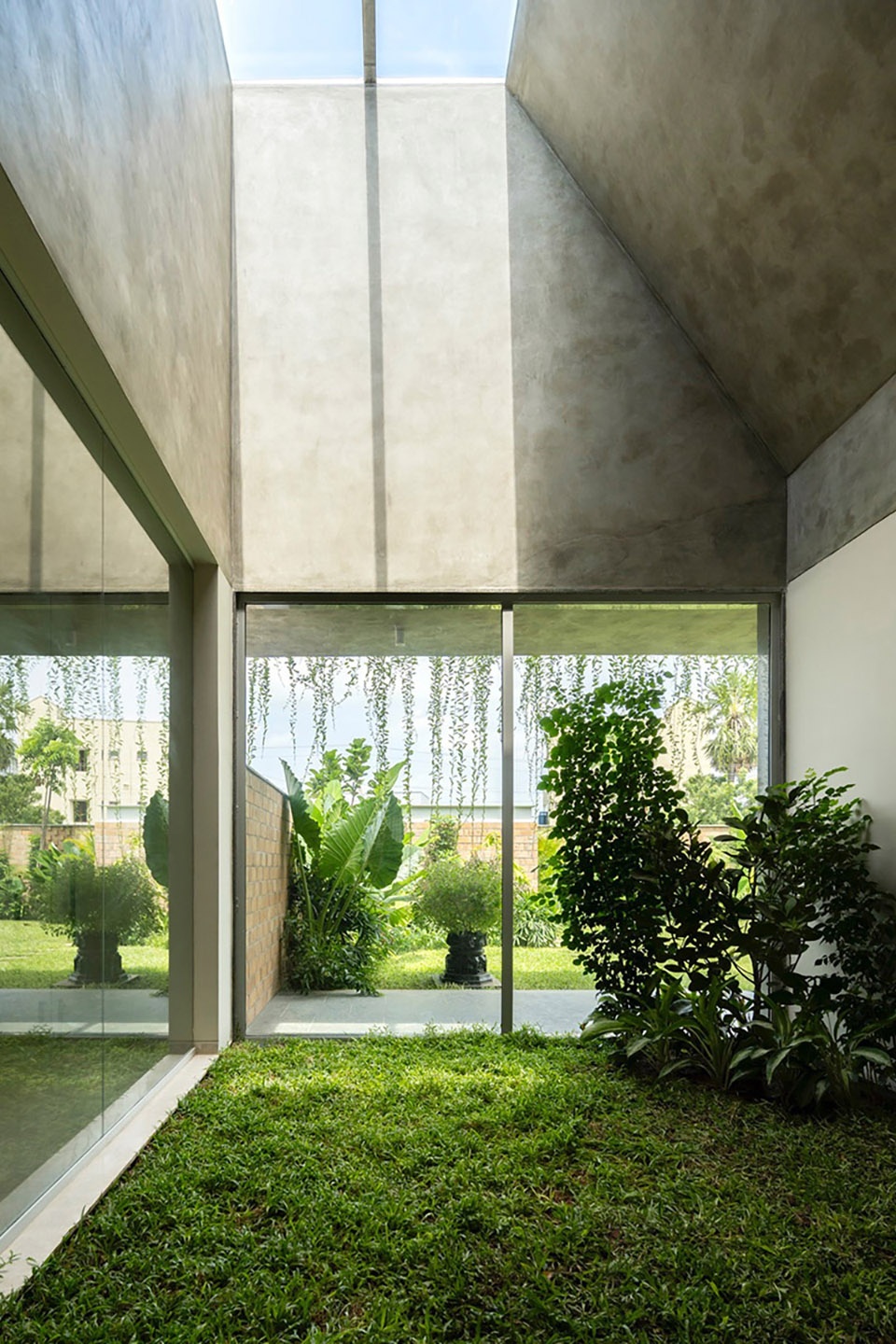Twilight HOUSE by Architecture Paradigm