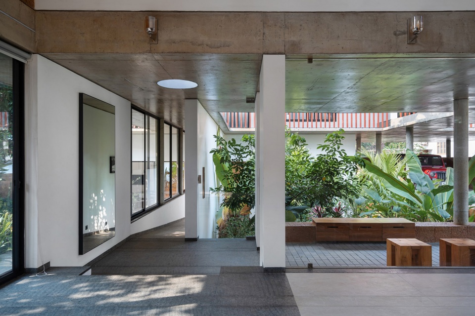 the stoic wall residence by lijo reny architects