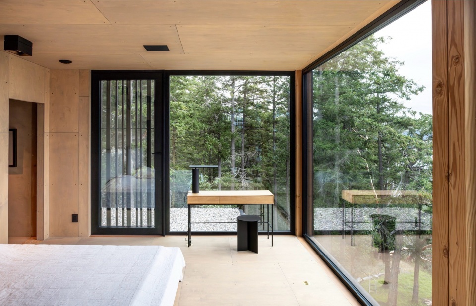 Discovery Bay House by Dekleva Gregoric Architects