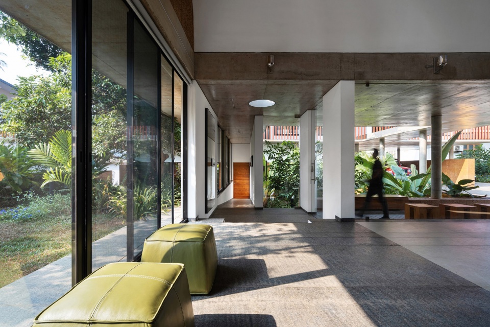 the stoic wall residence by lijo reny architects