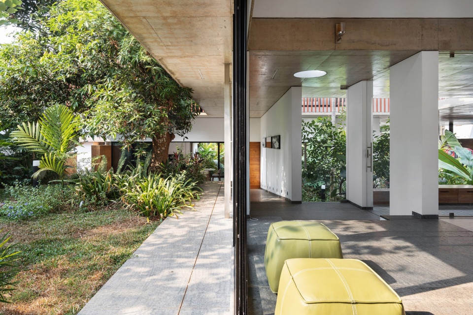 the stoic wall residence by lijo reny architects