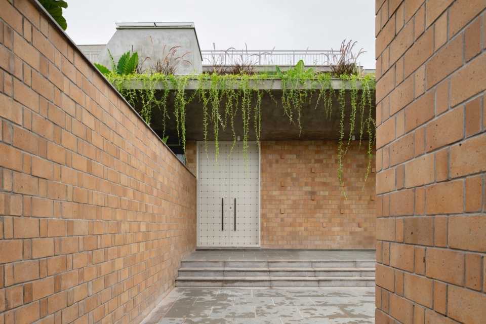 Twilight HOUSE by Architecture Paradigm