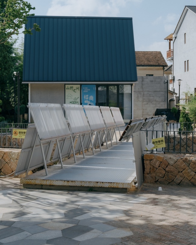 easel bridge by xbtw office