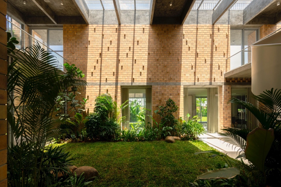 Twilight HOUSE by Architecture Paradigm