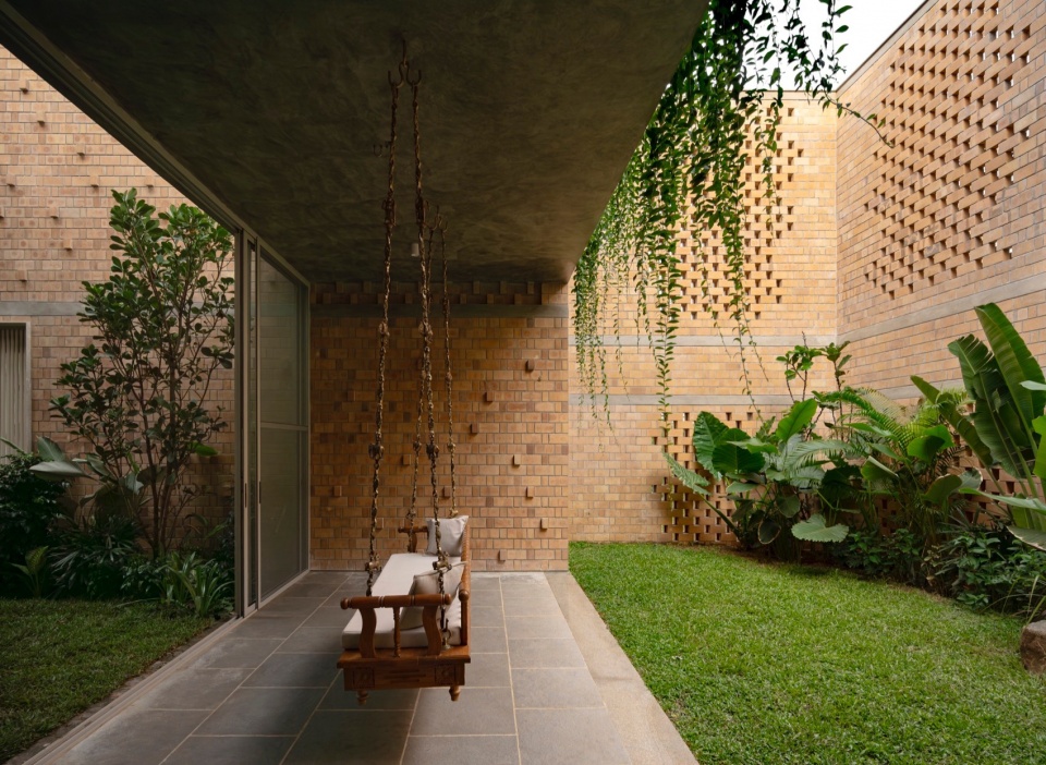 Twilight HOUSE by Architecture Paradigm