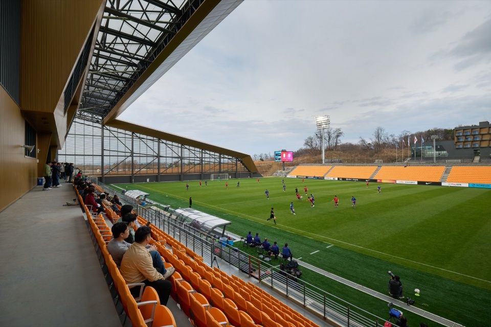 KOREAN FOOTBALL PARK by UNS
