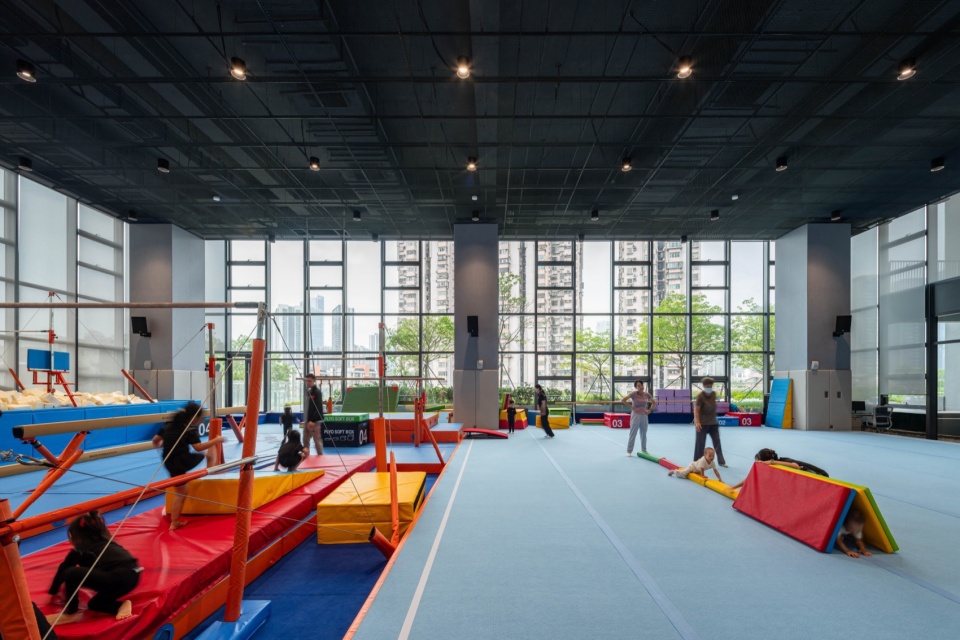 Luohu Library and Youth Activity Center by HHD Shenzhen Huahui Design iDEA