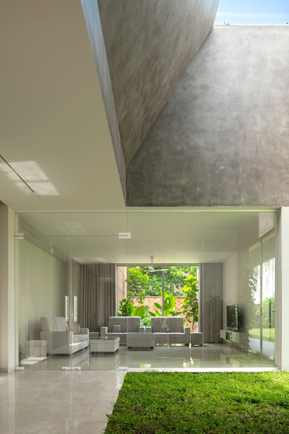 Twilight HOUSE by Architecture Paradigm