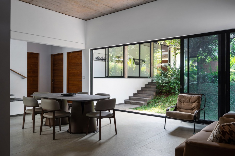 the stoic wall residence by lijo reny architects