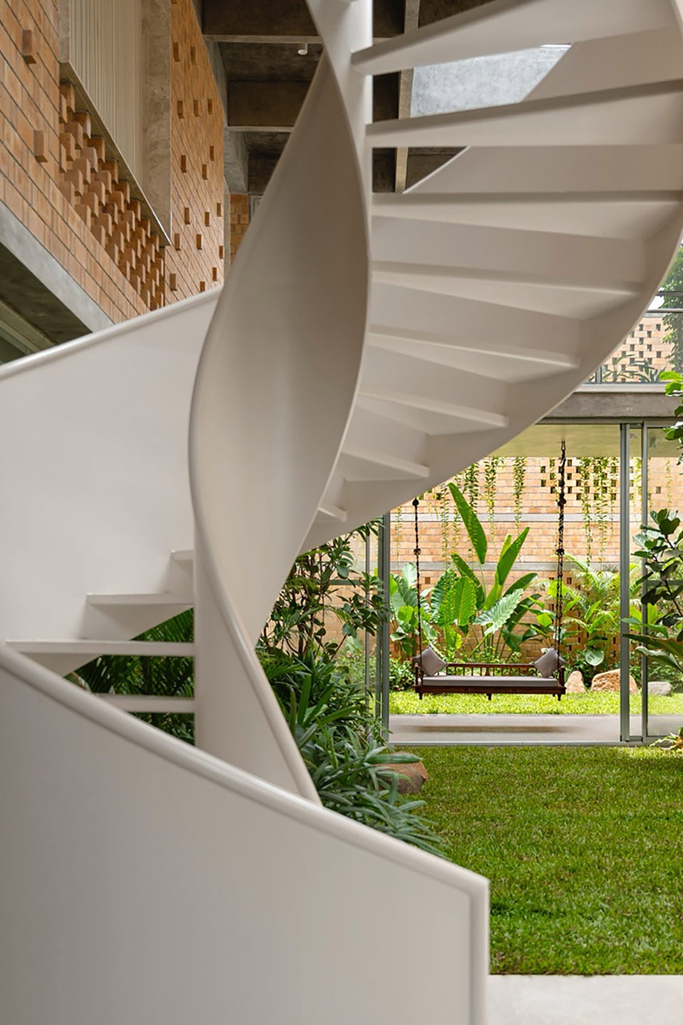 Twilight HOUSE by Architecture Paradigm