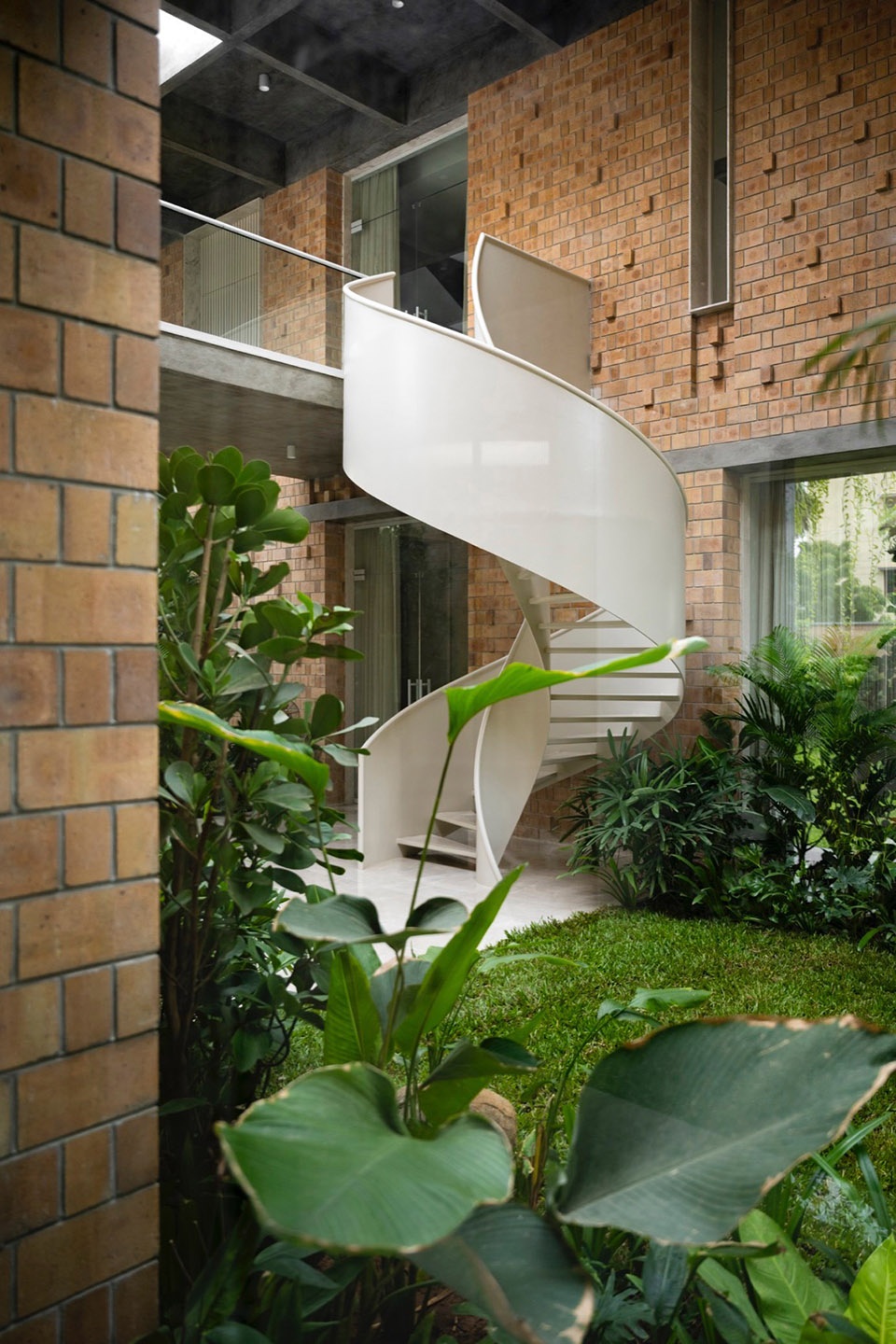 Twilight HOUSE by Architecture Paradigm
