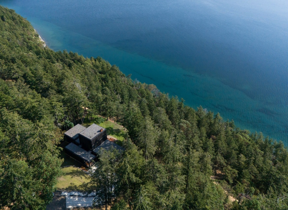 Discovery Bay House by Dekleva Gregoric Architects