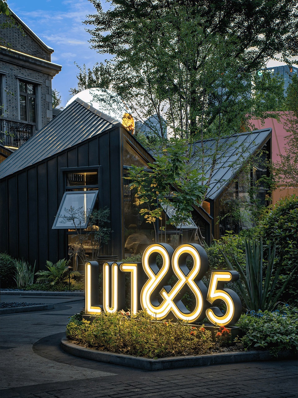 LU1885 by Bysan Solutions