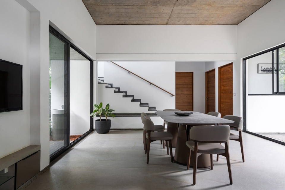 the stoic wall residence by lijo reny architects