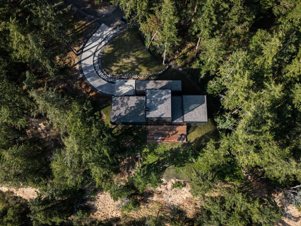 Discovery Bay House by Dekleva Gregoric Architects