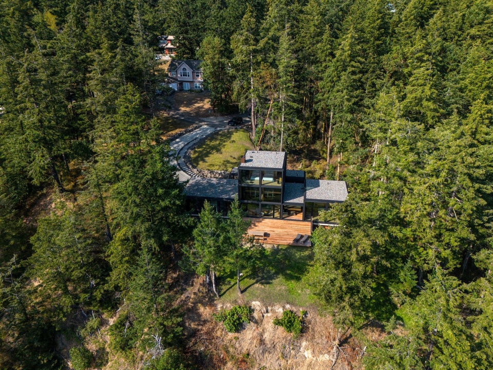 Discovery Bay House by Dekleva Gregoric Architects