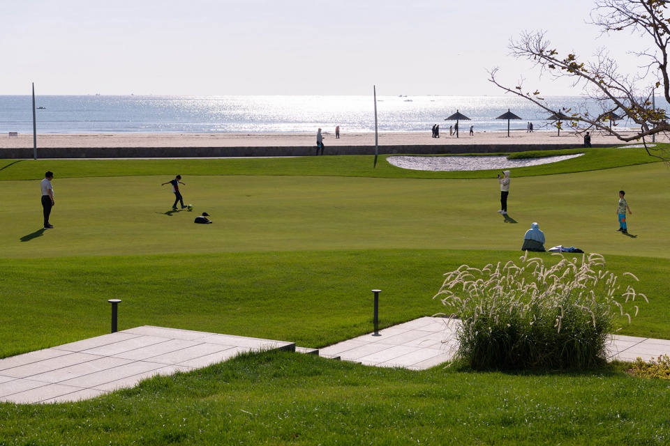 aranya sea mirror garden by zscape