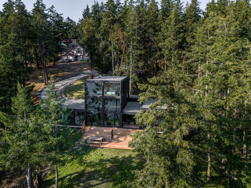Discovery Bay House by Dekleva Gregoric Architects