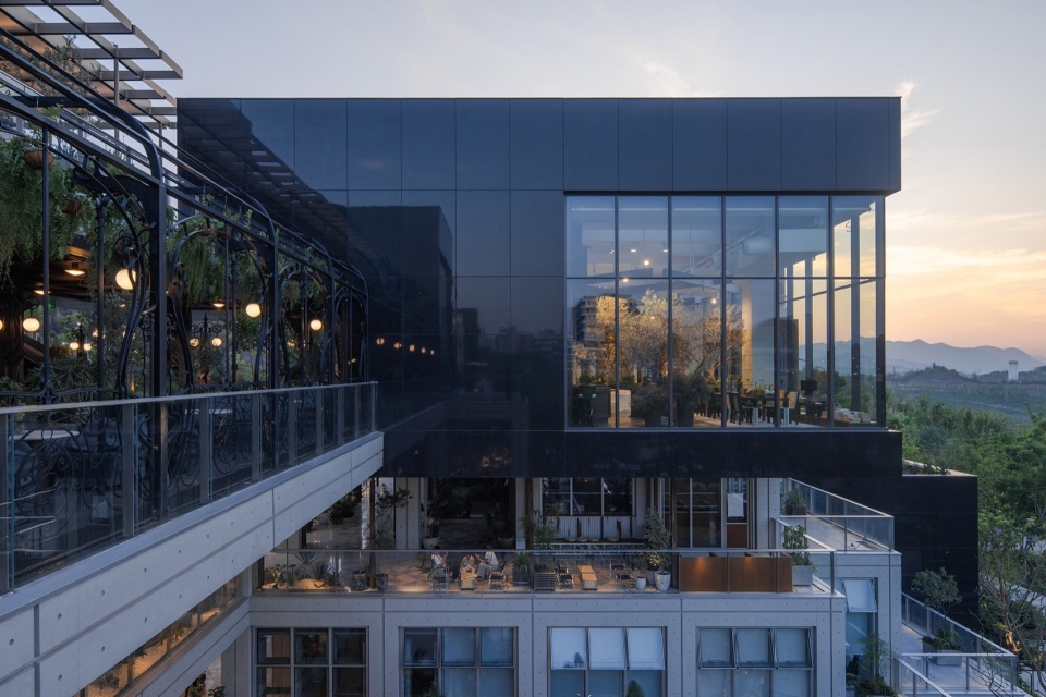 Green Heart Commercial Complex A4X Art Center by E Plus Design