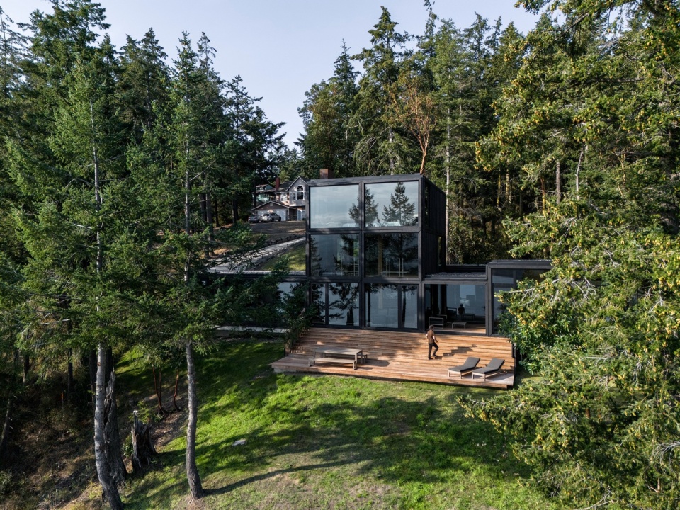 Discovery Bay House by Dekleva Gregoric Architects