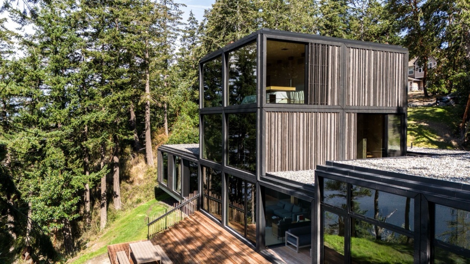 Discovery Bay House by Dekleva Gregoric Architects