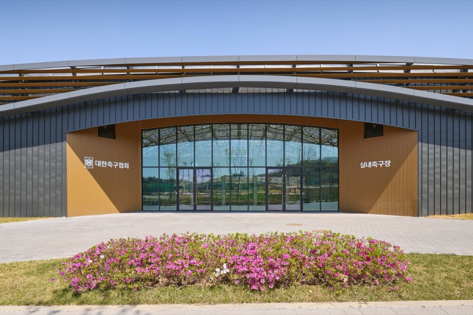 KOREAN FOOTBALL PARK by UNS
