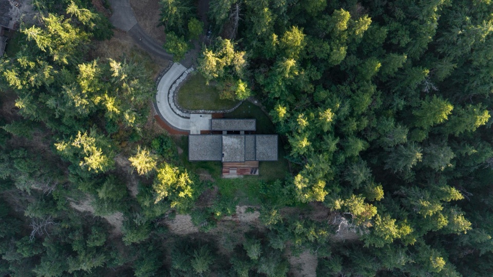 Discovery Bay House by Dekleva Gregoric Architects