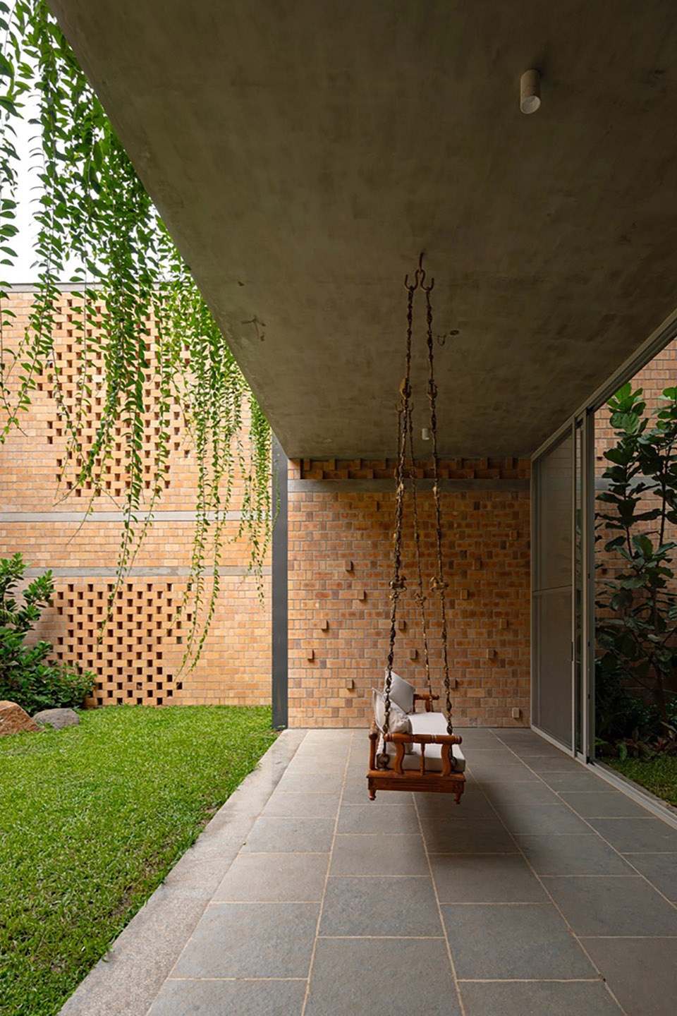 Twilight HOUSE by Architecture Paradigm