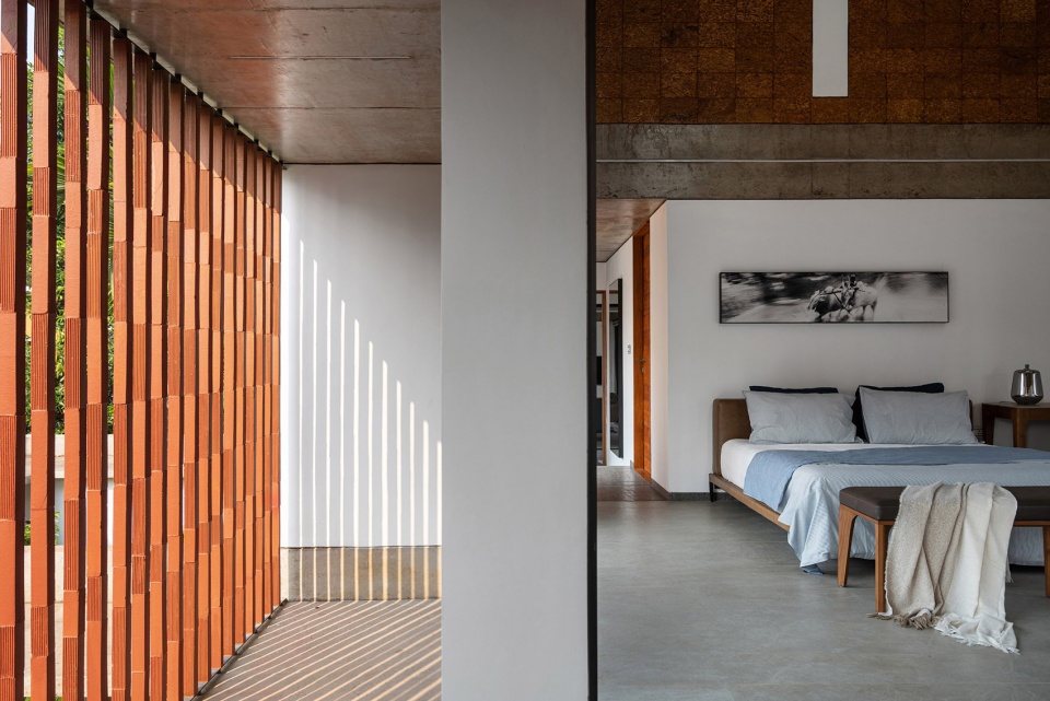 the stoic wall residence by lijo reny architects