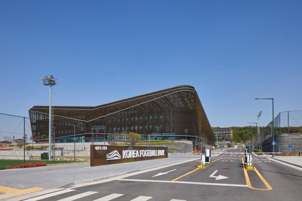 KOREAN FOOTBALL PARK by UNS