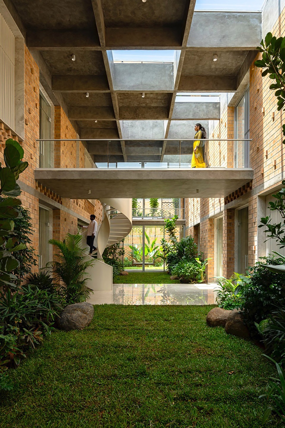 Twilight HOUSE by Architecture Paradigm