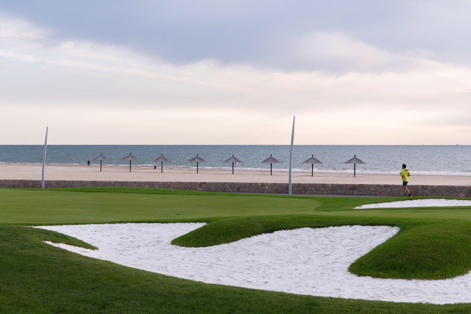 aranya sea mirror garden by zscape