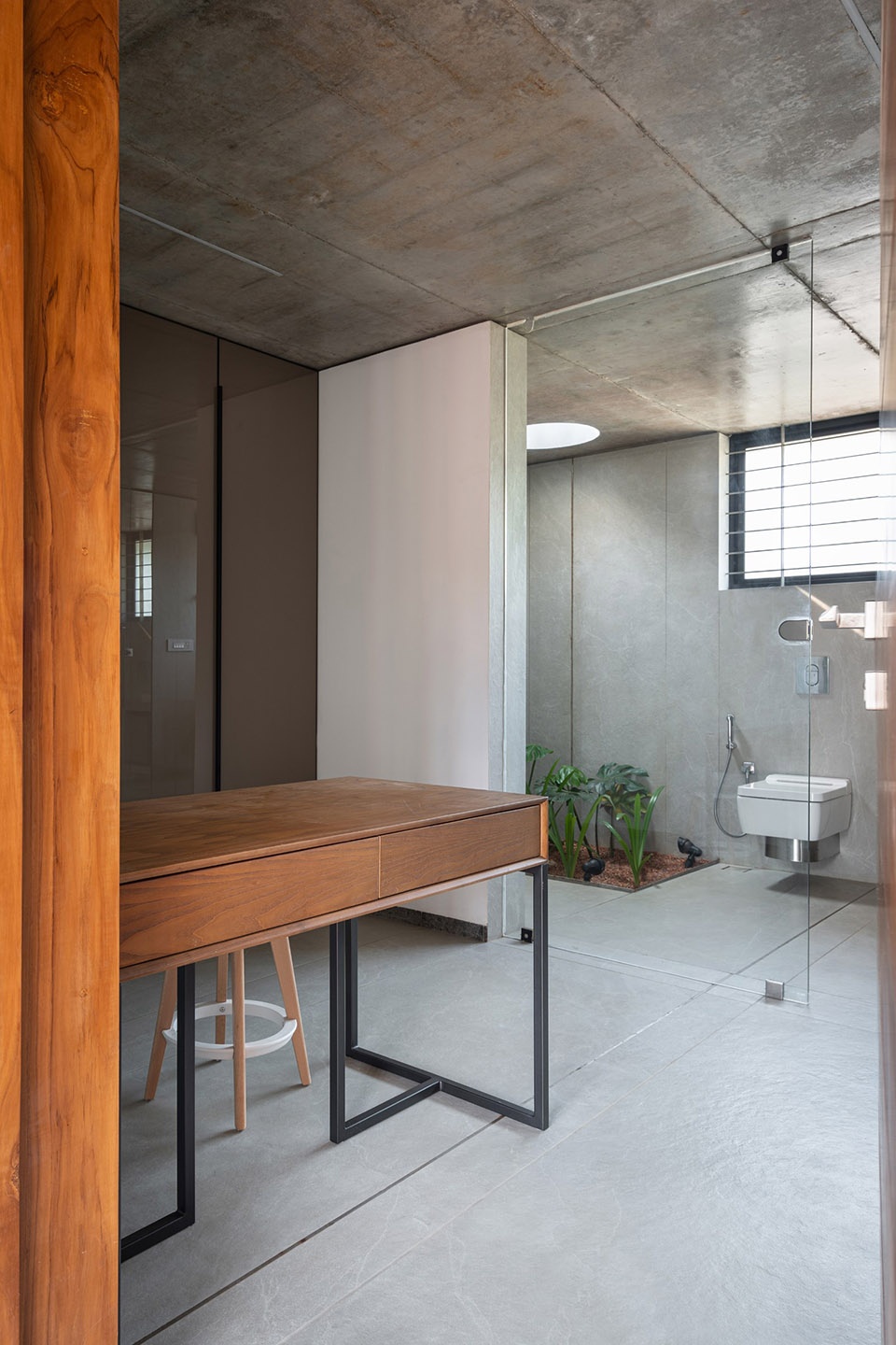 the stoic wall residence by lijo reny architects