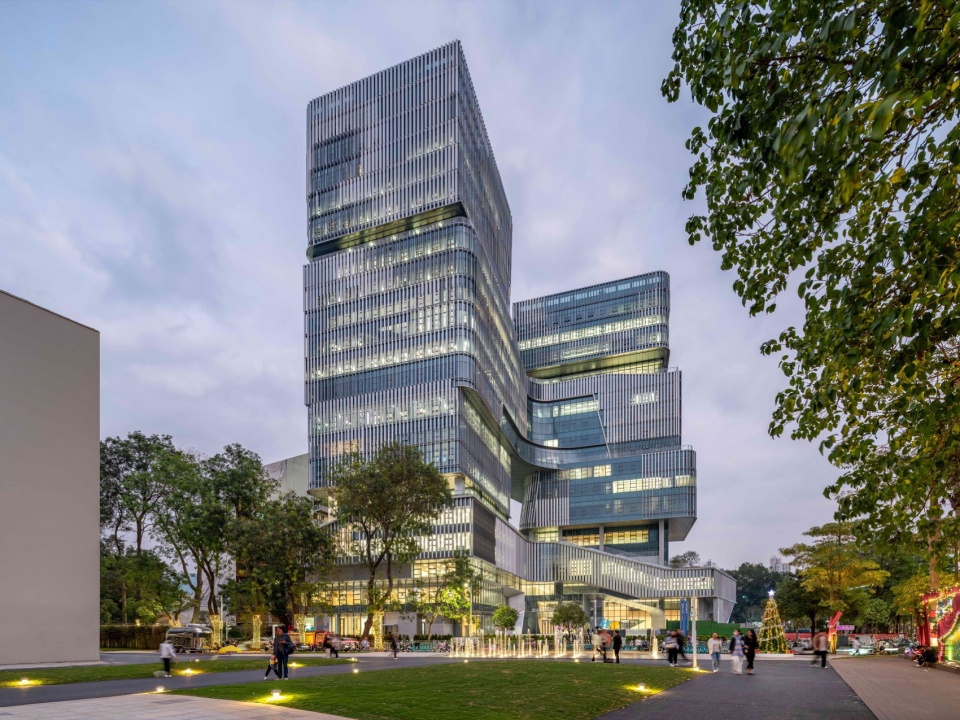 Luohu Library and Youth Activity Center by HHD Shenzhen Huahui Design iDEA