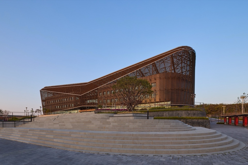 KOREAN FOOTBALL PARK by UNS