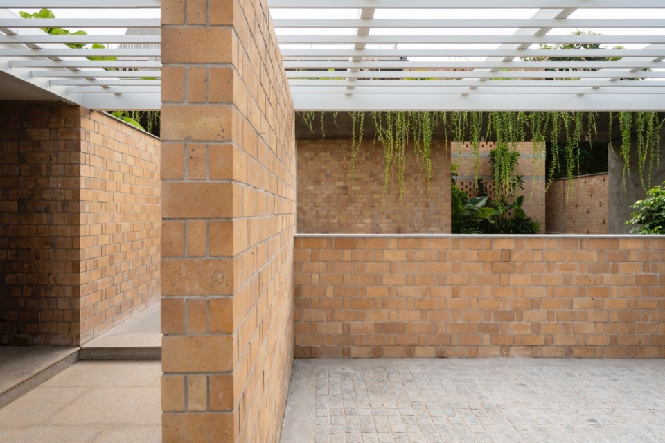 Twilight HOUSE by Architecture Paradigm