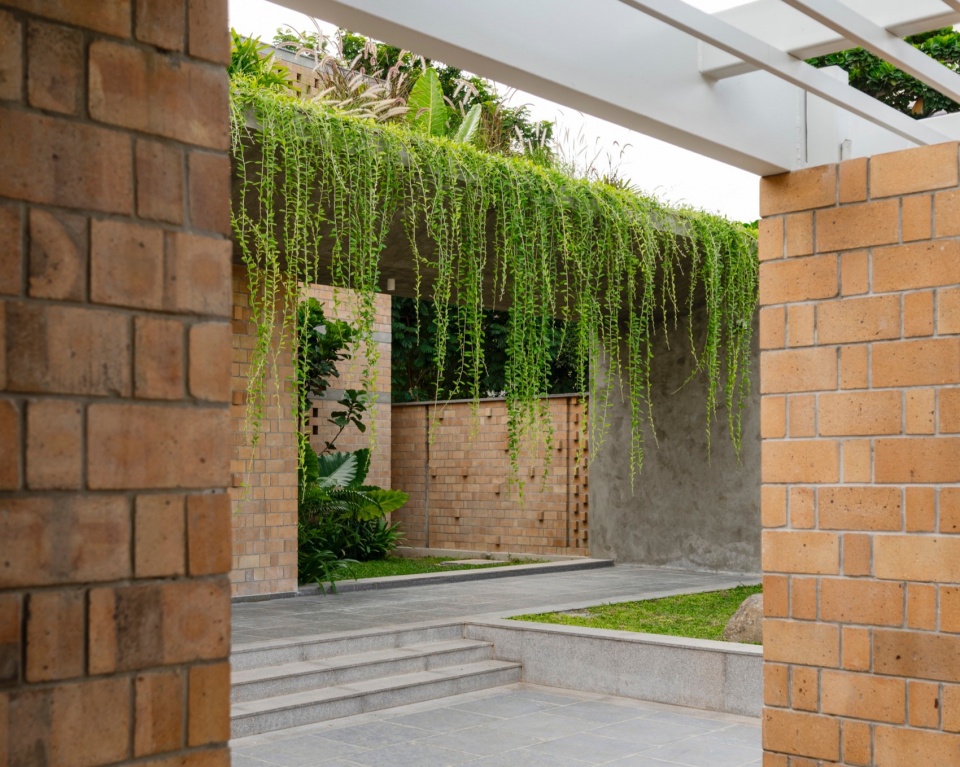 Twilight HOUSE by Architecture Paradigm
