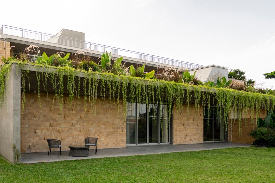 Twilight HOUSE by Architecture Paradigm