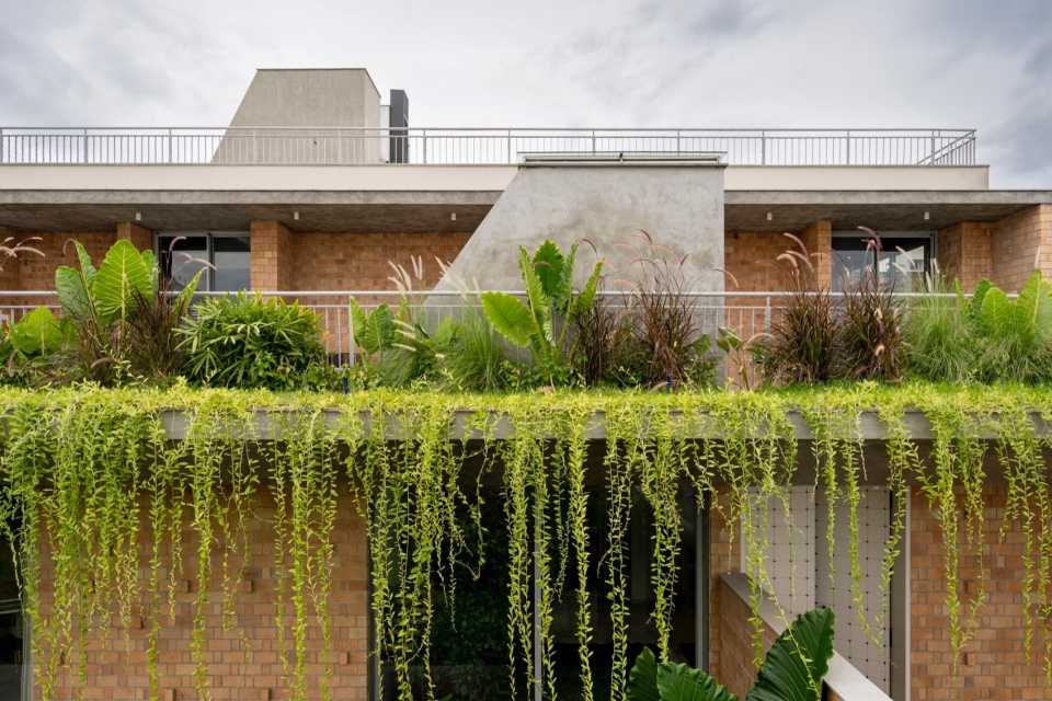 Twilight HOUSE by Architecture Paradigm